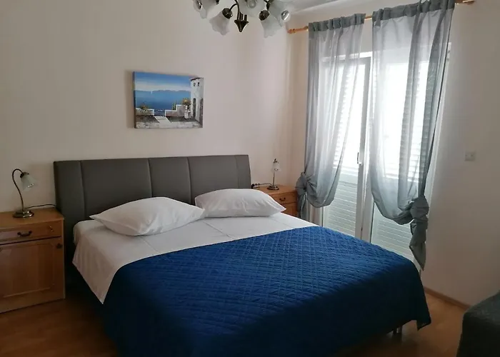 Apartment And Room Guscic