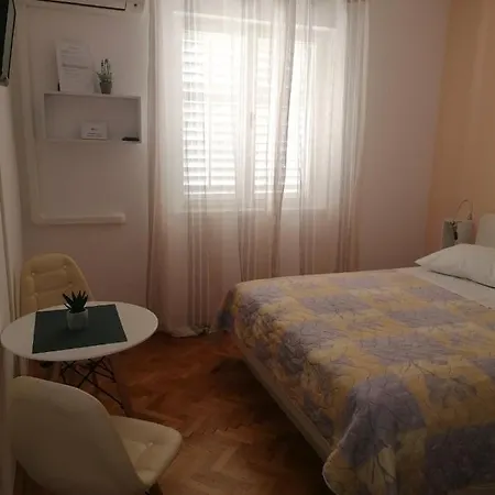 Apartment And Room Guscic Rab Town Exterior photo