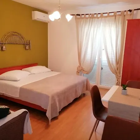 Apartment And Room Guscic Rab Town Exterior photo